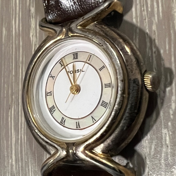 Vintage FOSSIL ladies watch with brown leather strap - Picture 3 of 4